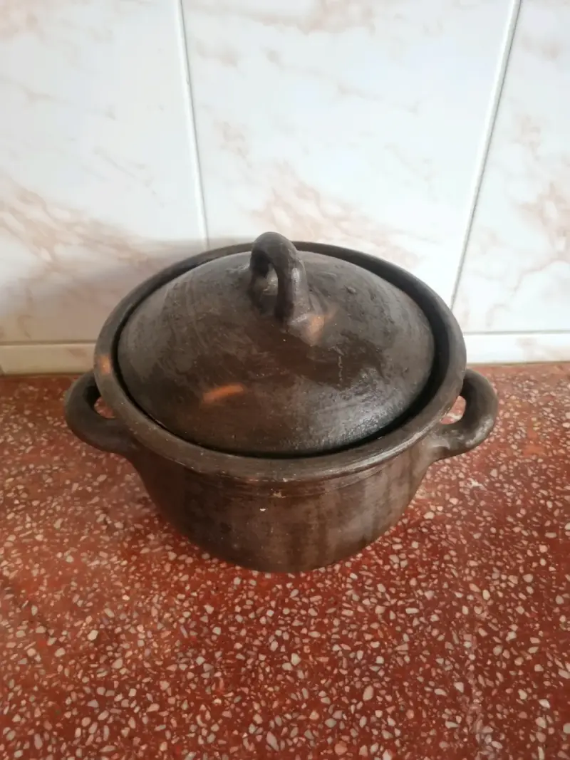 Olla de greda con tapa 2 L - 2