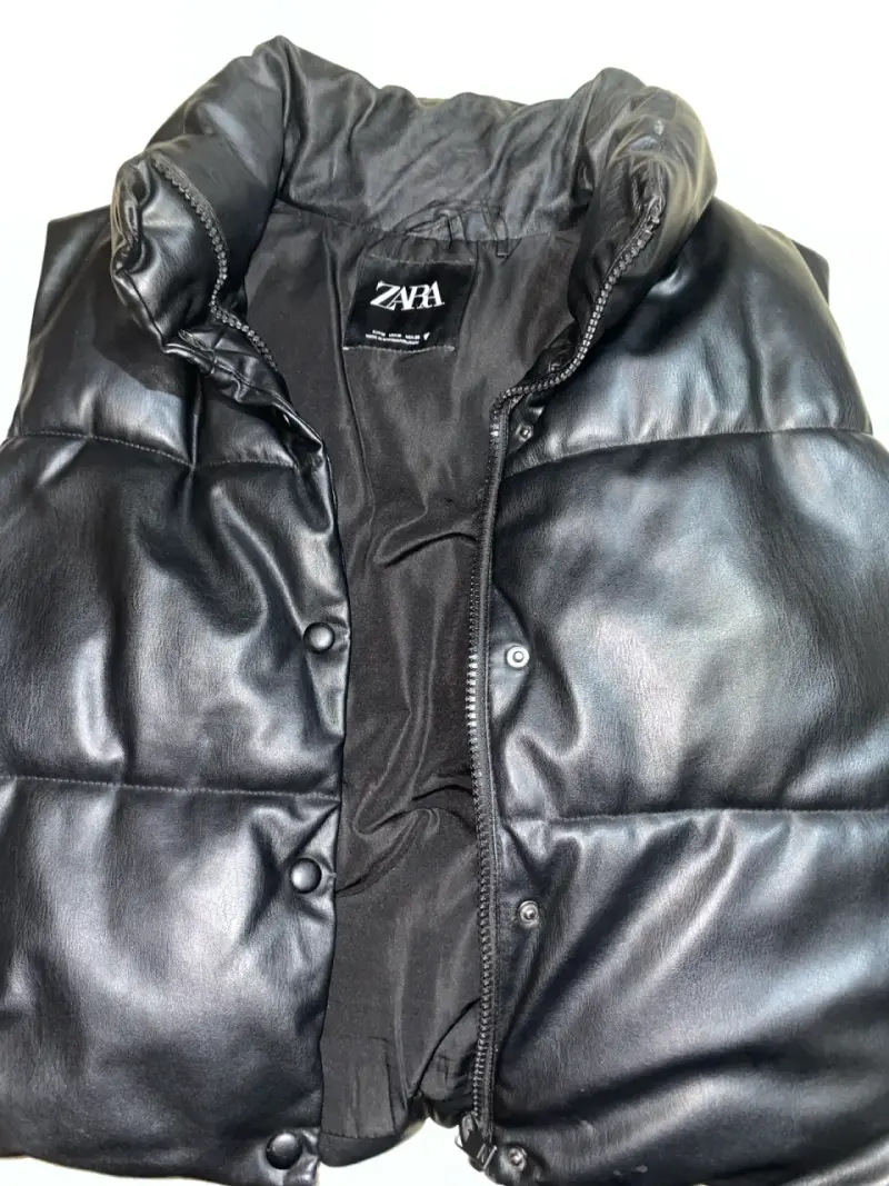 Chaleco puffer negro Zara