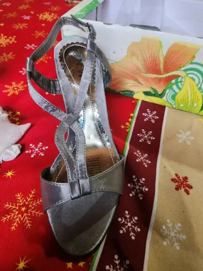Sandalias de tacón gris - miniatura 2