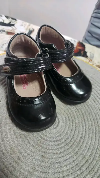 Zapatos negros de charol para niños - miniatura 1