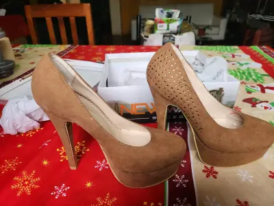 Tacones altos color beige - miniatura 1