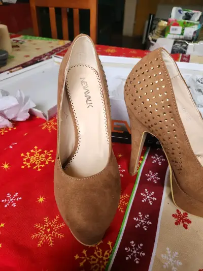 Tacones altos color beige - miniatura 2