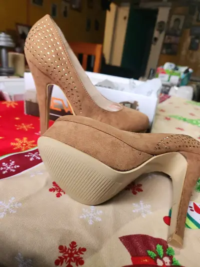 Tacones altos color beige - miniatura 3