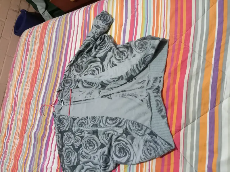 Chaleco gris con estampado floral - 3