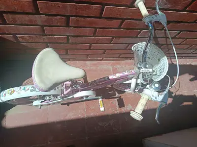 Bicicleta infantil Hello Kitty - miniatura 1