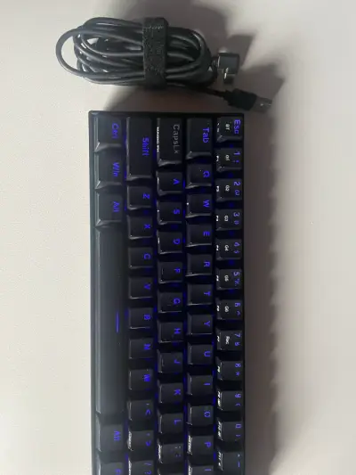 Teclado mecánico retroiluminado - miniatura 1