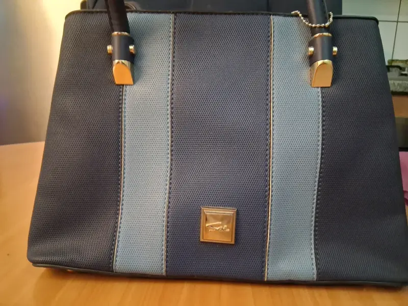 Bolso azul bicolor elegante
