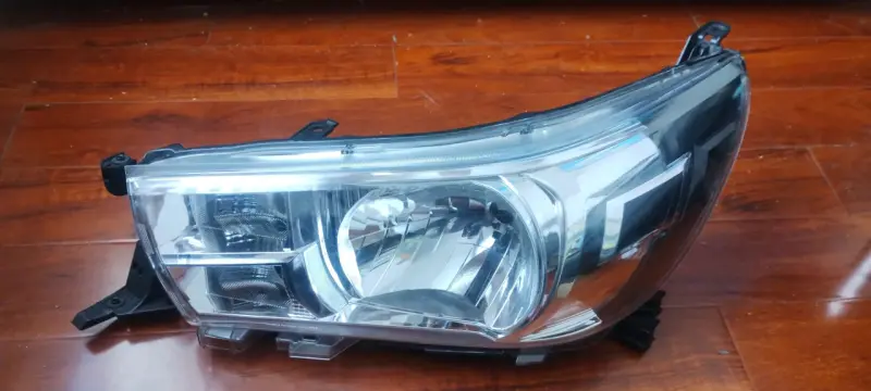 Óptico izq Toyota Hilux año 2017-23 nuevo. - 1