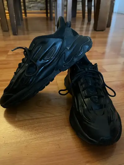 Zapatillas negras Adidas modelo ozweego celox - miniatura 2
