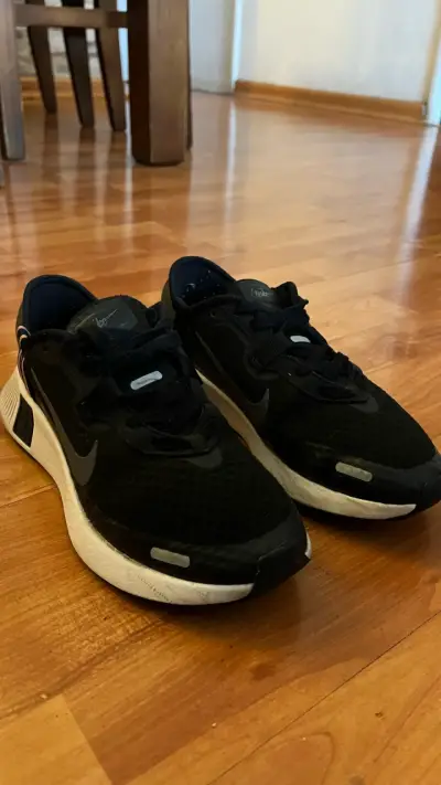 Zapatillas deportivas negras Nike - miniatura 1