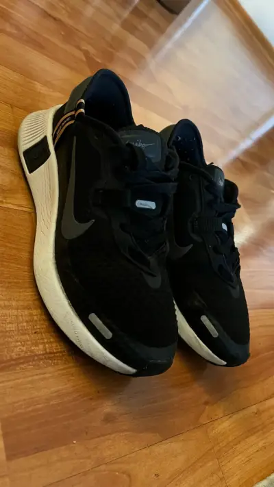 Zapatillas deportivas negras Nike - miniatura 2