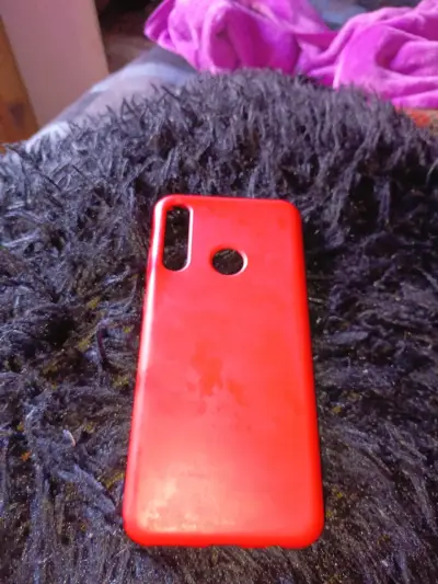 Carcasa roja para celular - miniatura 1