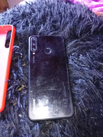 Carcasa roja para celular - miniatura 3