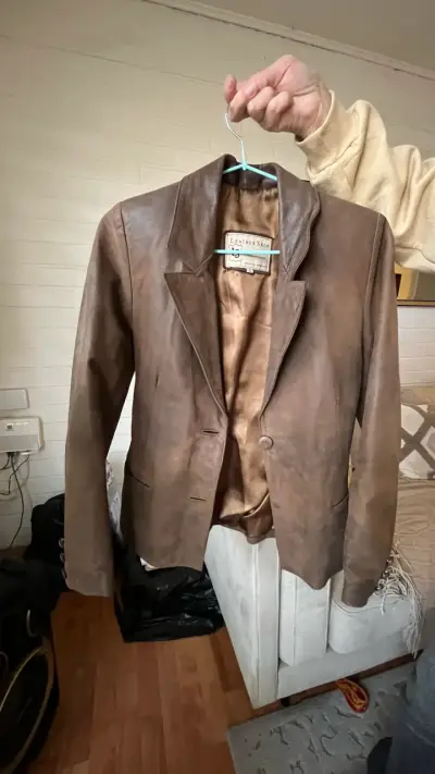 Chaqueta de cuero argentino color marron - miniatura 1