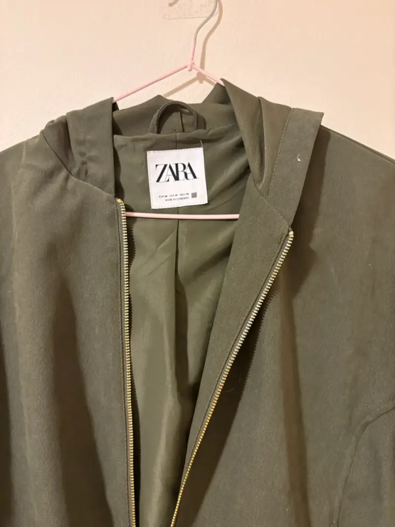 Chaqueta verde Zara con capucha - 1