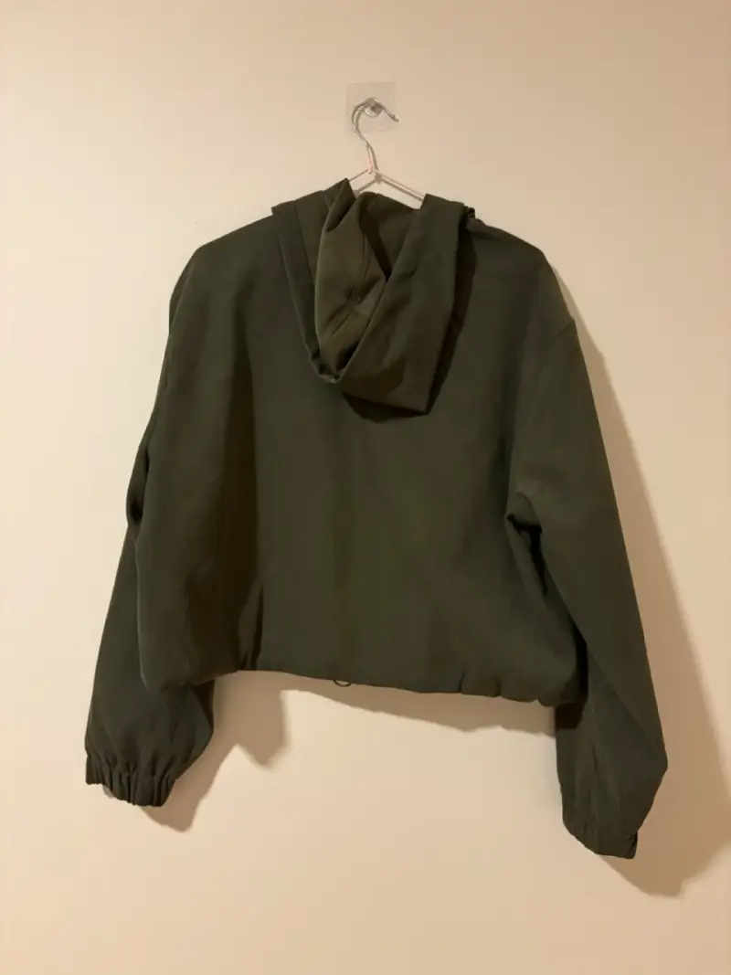 Chaqueta verde Zara con capucha - 2
