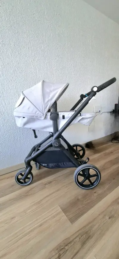 Vendo coche + Silla y Base para auto Cybex - miniatura 4