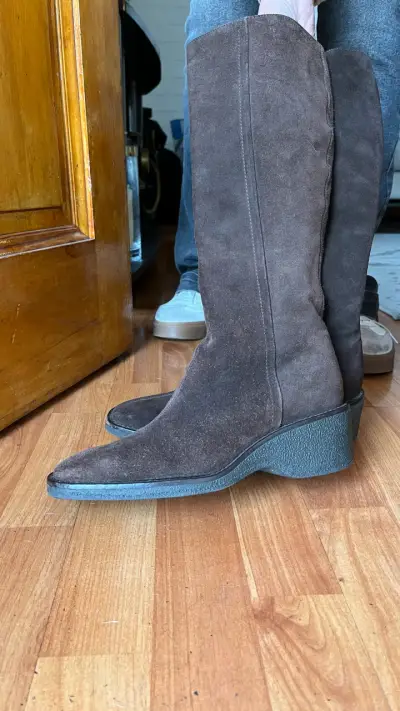 Botas largas de gamuza café - miniatura 1