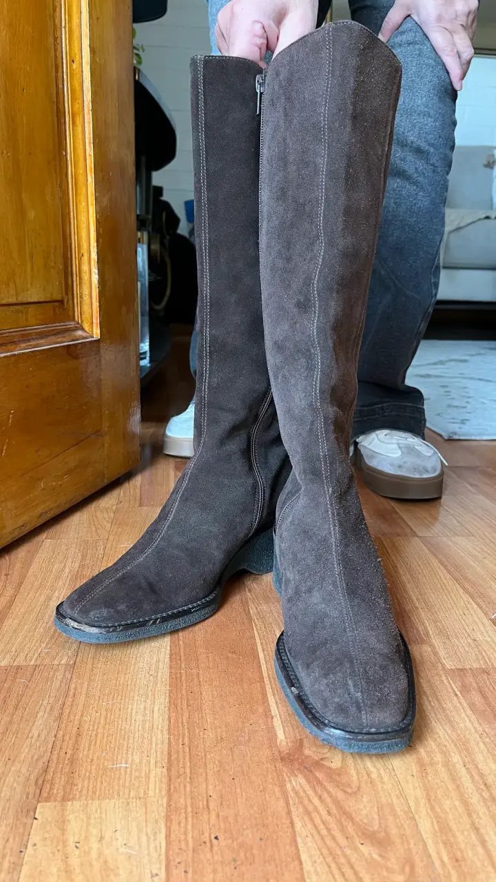 Botas largas de gamuza café - 2