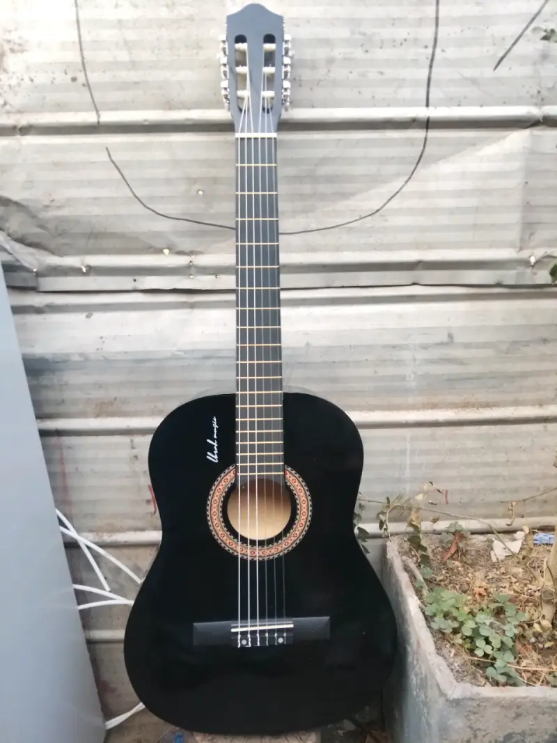 Guitarra acústica negra ibrah music. - 1