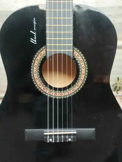 Guitarra acústica negra ibrah music. - miniatura 3