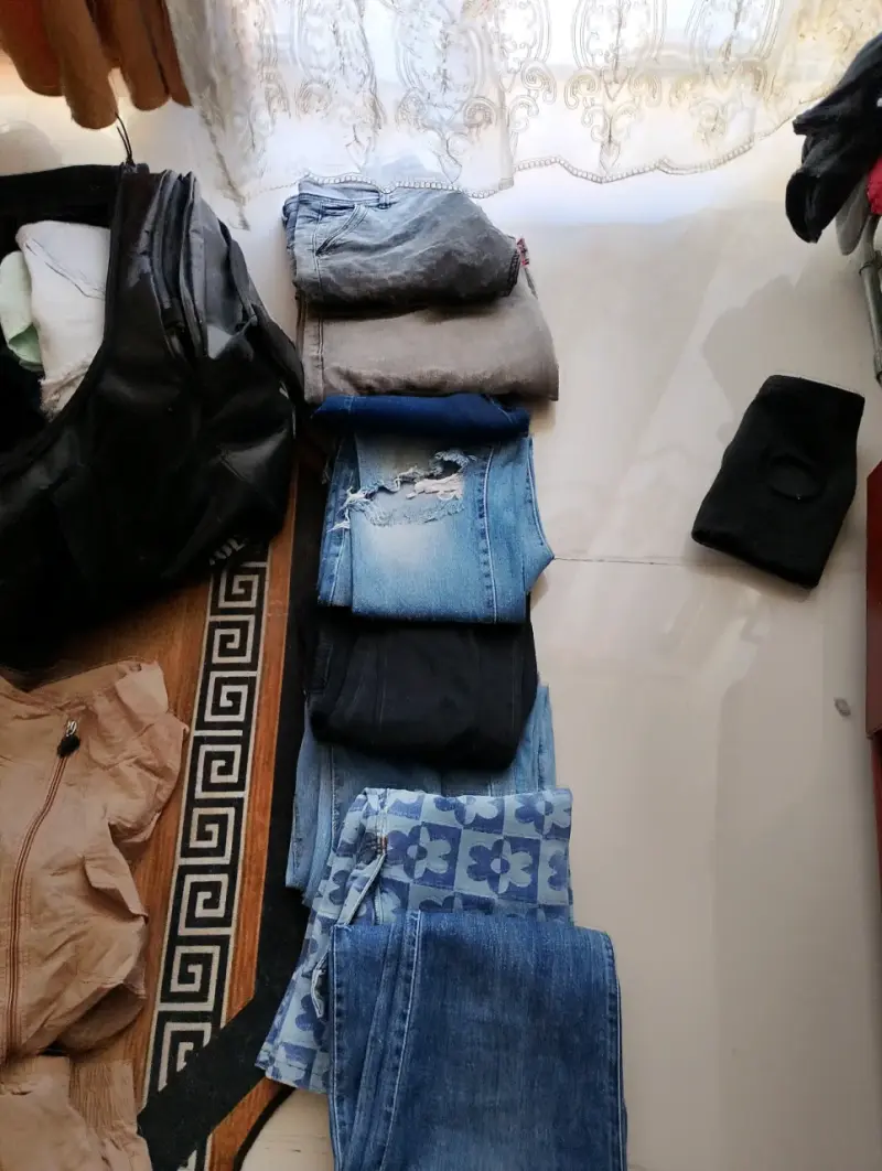 Lote de polerones variados jeans shorts conjuntos - 3