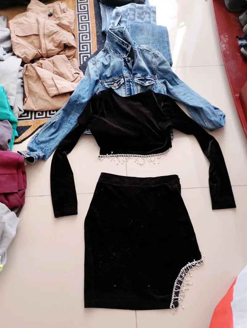 Lote de polerones variados jeans shorts conjuntos - 5