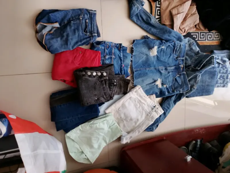 Lote de polerones variados jeans shorts conjuntos - 6