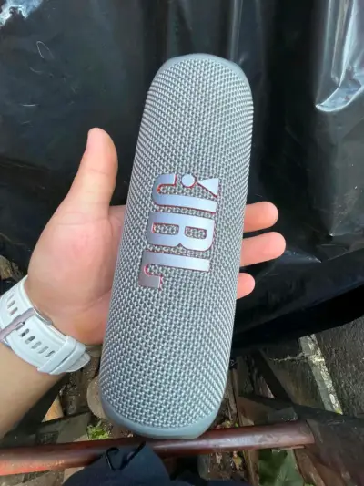 Parlante portátil JBL gris - miniatura 1