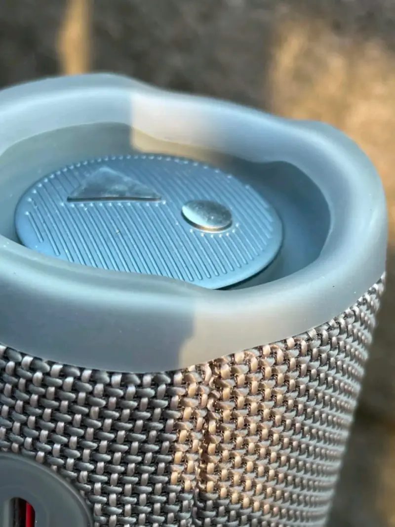 Parlante portátil JBL gris - 4