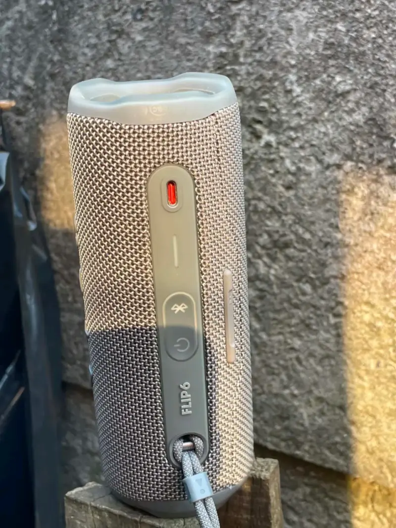 Parlante portátil JBL gris - 5