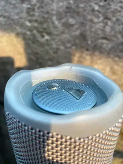 Parlante portátil JBL gris - miniatura 7