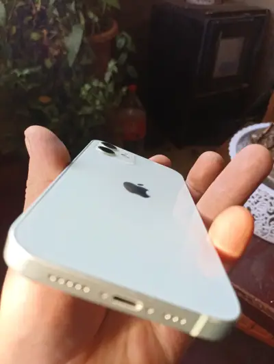 iPhone 12 verde  en buen estado - miniatura 5