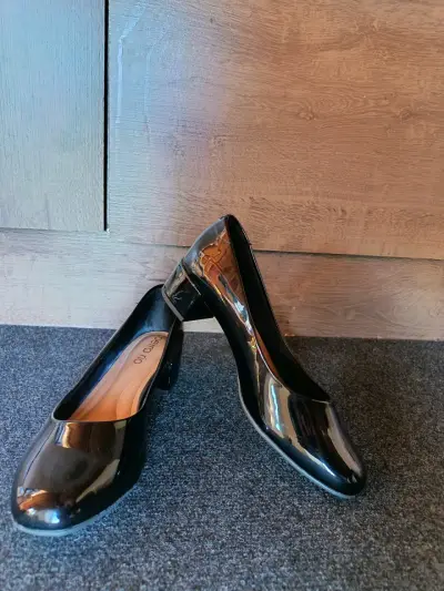 Zapatos de charol negros - miniatura 1