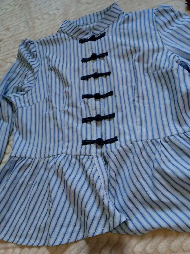 Blusa peplum rayada con hebillas - 3