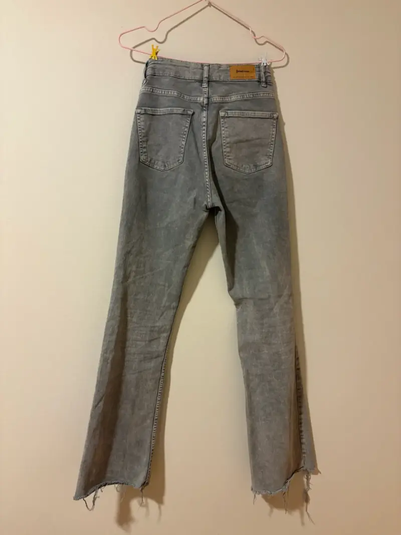 Jeans grises desgastados - 1