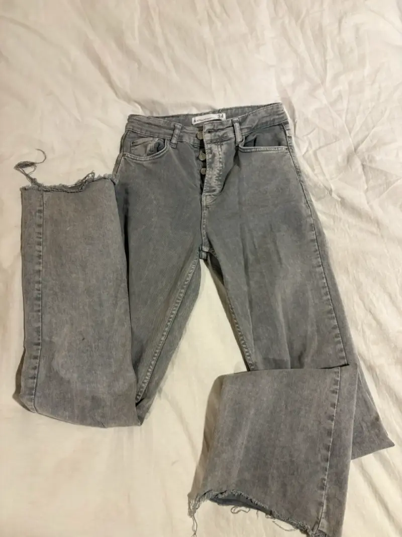 Jeans grises desgastados - 4
