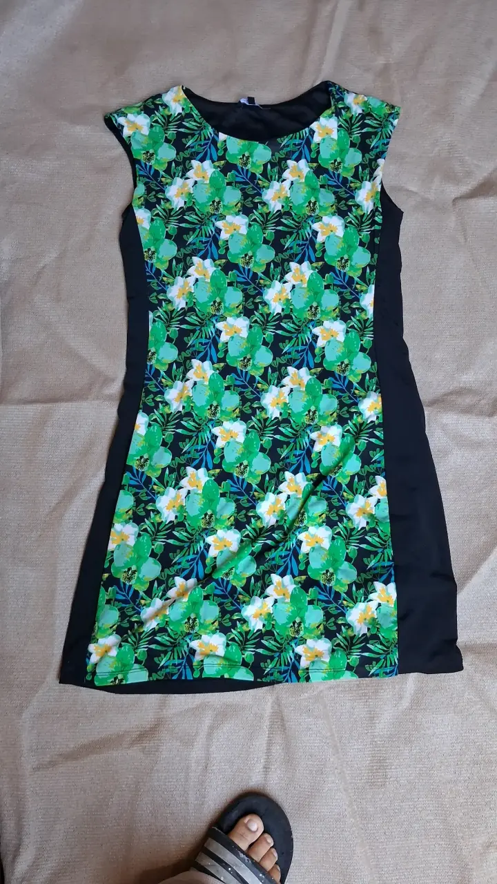 Vestido gris con encaje floral - 2