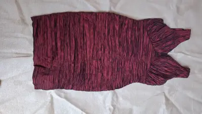 Vestido gris con encaje floral - miniatura 3