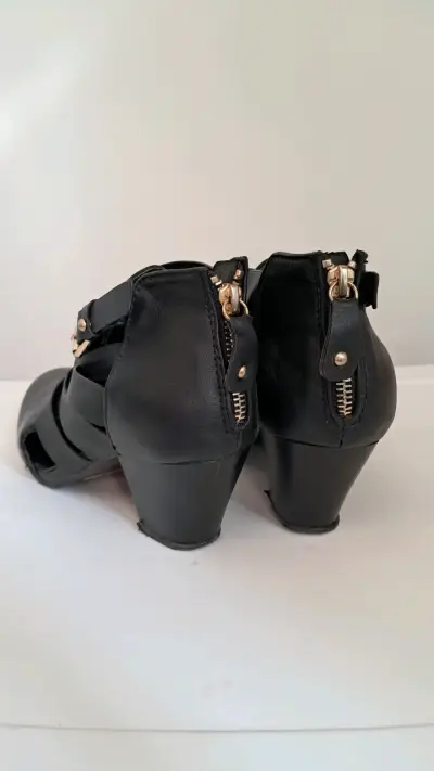 Botines negros con tiras - miniatura 4