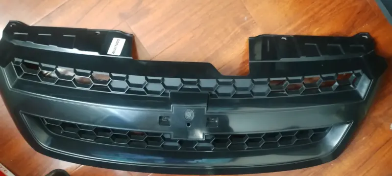 Mascara Chevrolet D Max año 2015-18 sin uso - 6