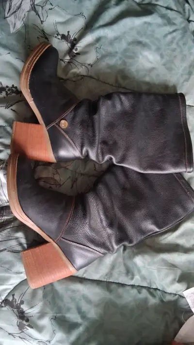 Botas largas negras de cuero - miniatura 2