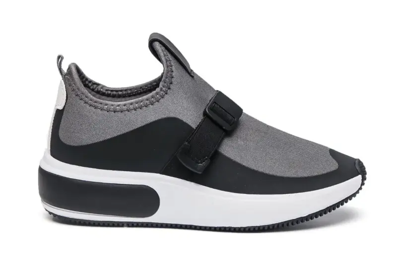 Zapatillas deportivas grises y negras - 1