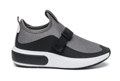 Zapatillas deportivas grises y negras - miniatura 1