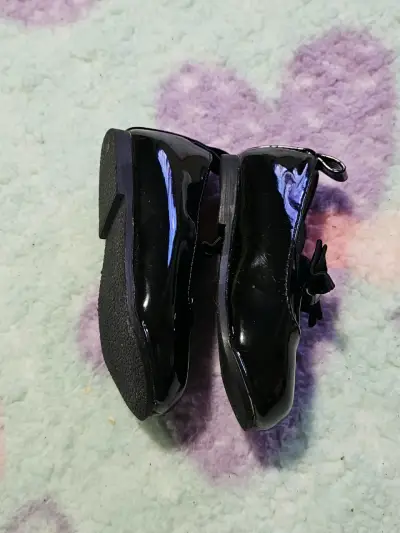 Zapatos charol negro para niña - miniatura 1