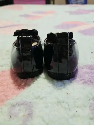 Zapatos charol negro para niña - miniatura 4