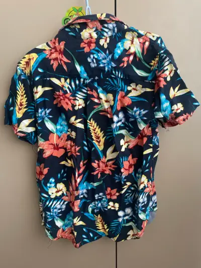 Camisa hawaiana floreada - miniatura 2