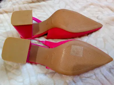 Zapatos fucsia con tacón - miniatura 3