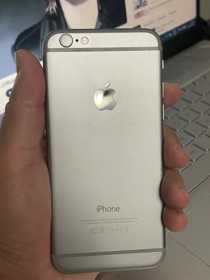 iPhone 6 color plata usado - 1