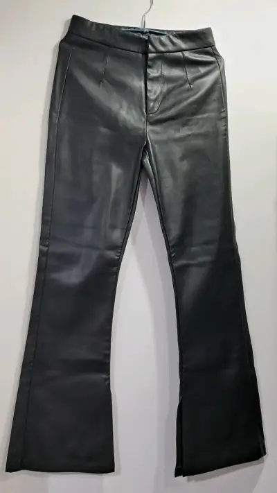 Pantalones negros acampanados - miniatura 1